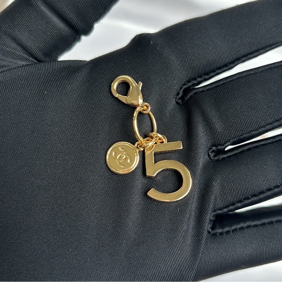 Charm from perfume gift - Picture 2 of 5